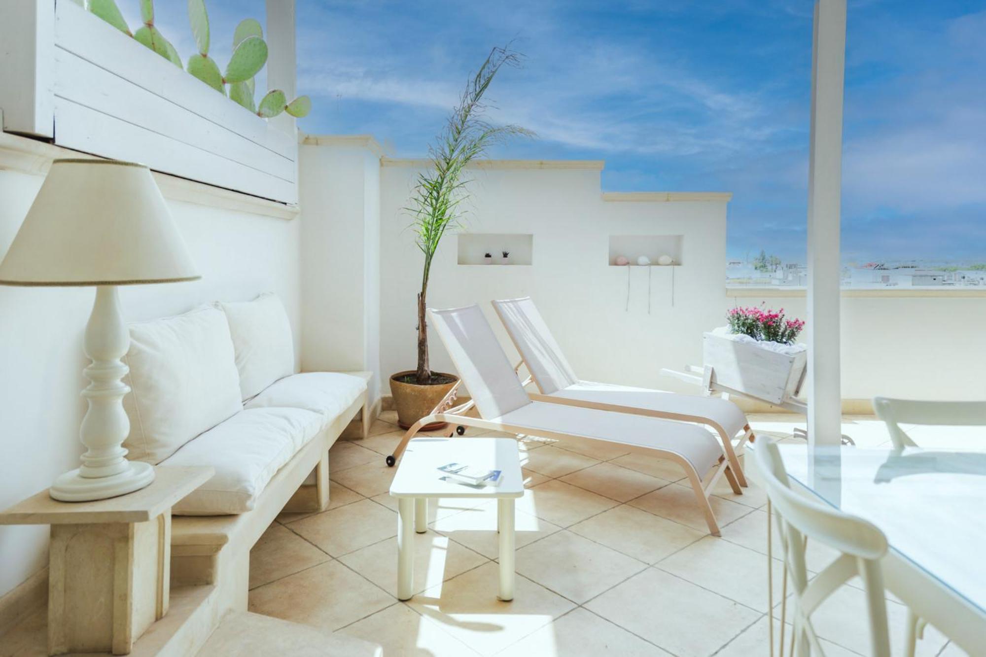 Sea Suites อูเจนโต ภายนอก รูปภาพ